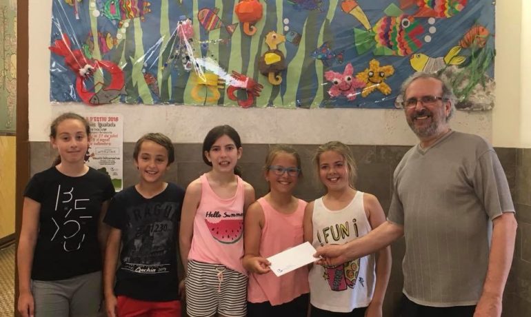 Els alumnes de 5è destinen una part dels seus beneficis a l'Associació Catalana d'Amics del Poble Saharaui